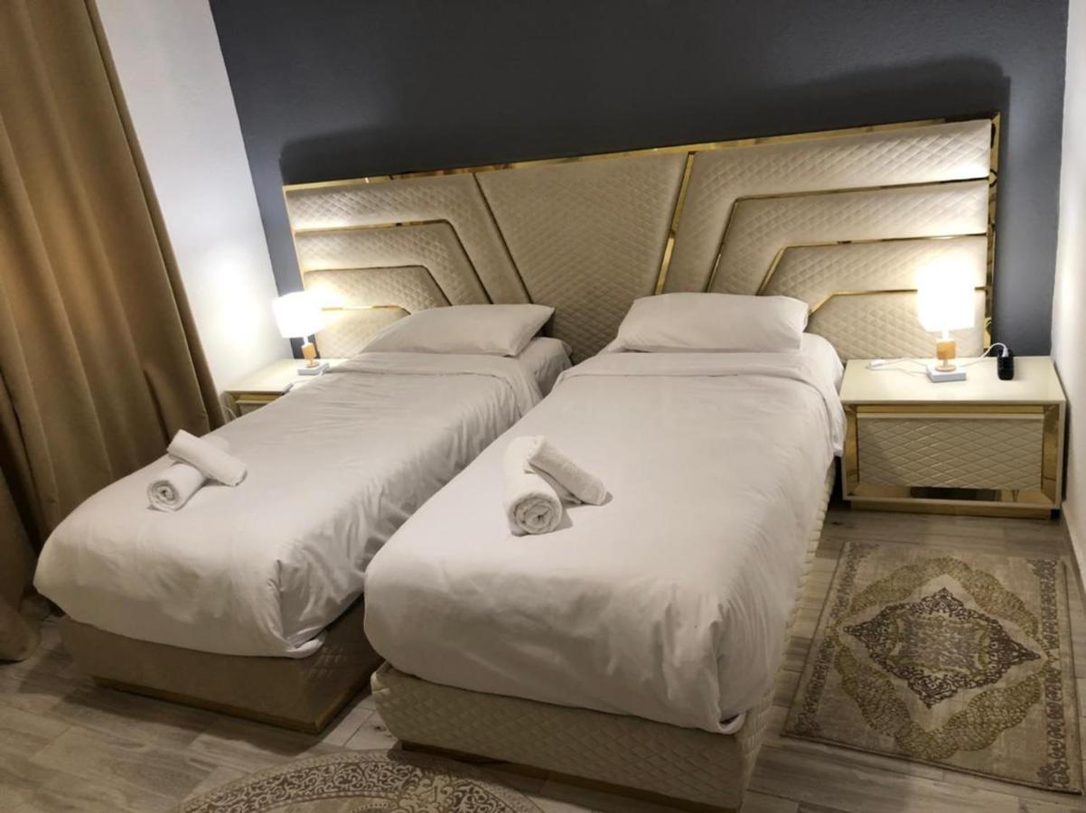 Home Center Корча Екстериор снимка