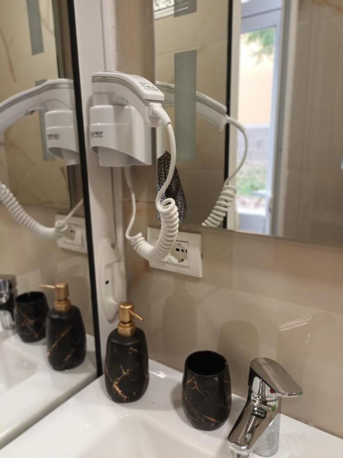 Home Center Корча Екстериор снимка